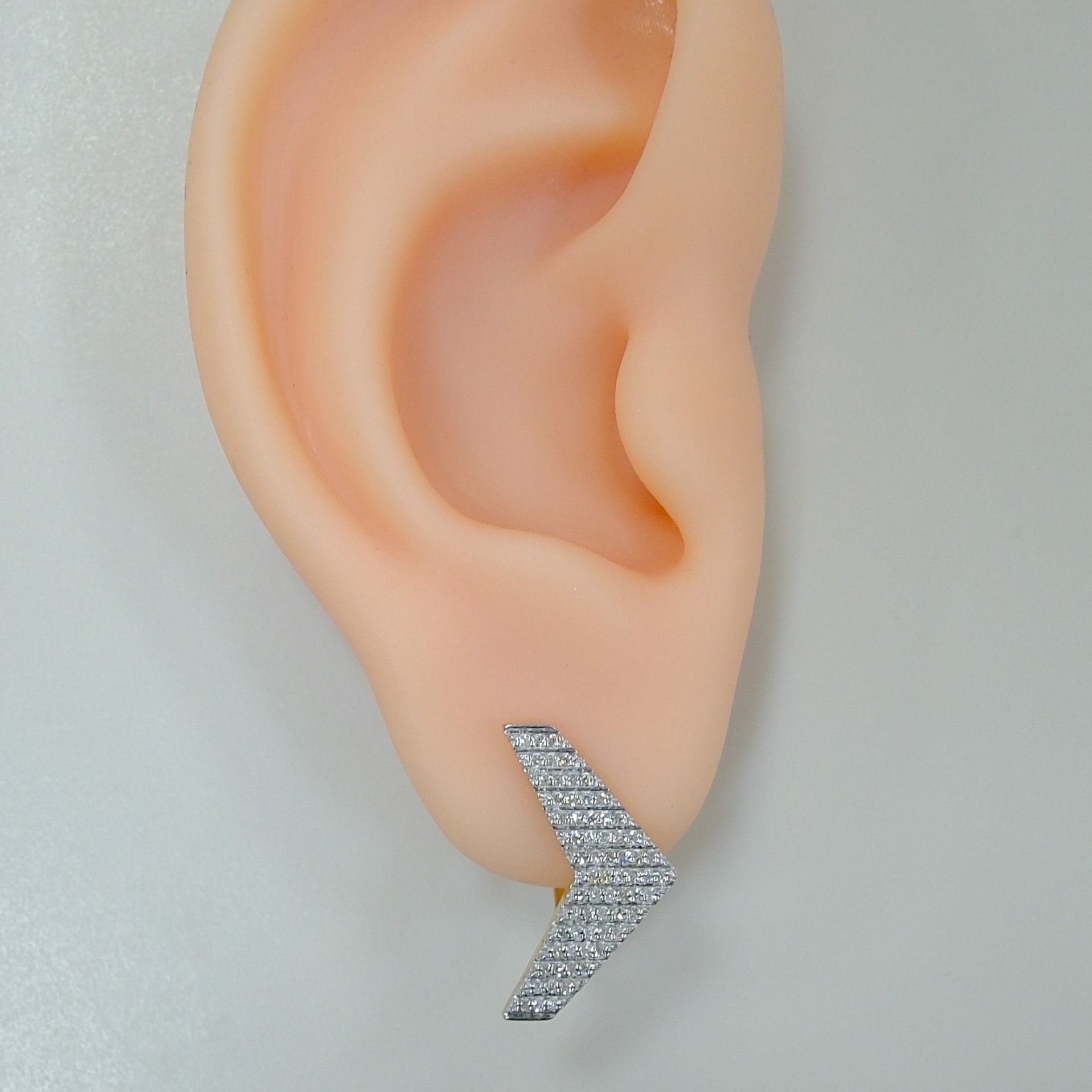 Серьги из желтого золота с бриллиантами